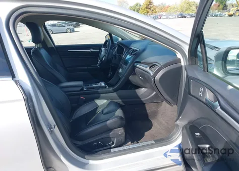 2018 Ford Fusion Titanium z USA, uszkodzony, nr VIN 3FA6P0D9XJR212281